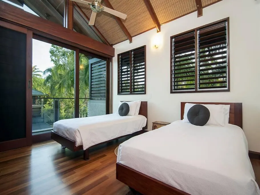 32 Beachfront Mirage - 4 Bedroom Luxury House Port Douglas Austrálie