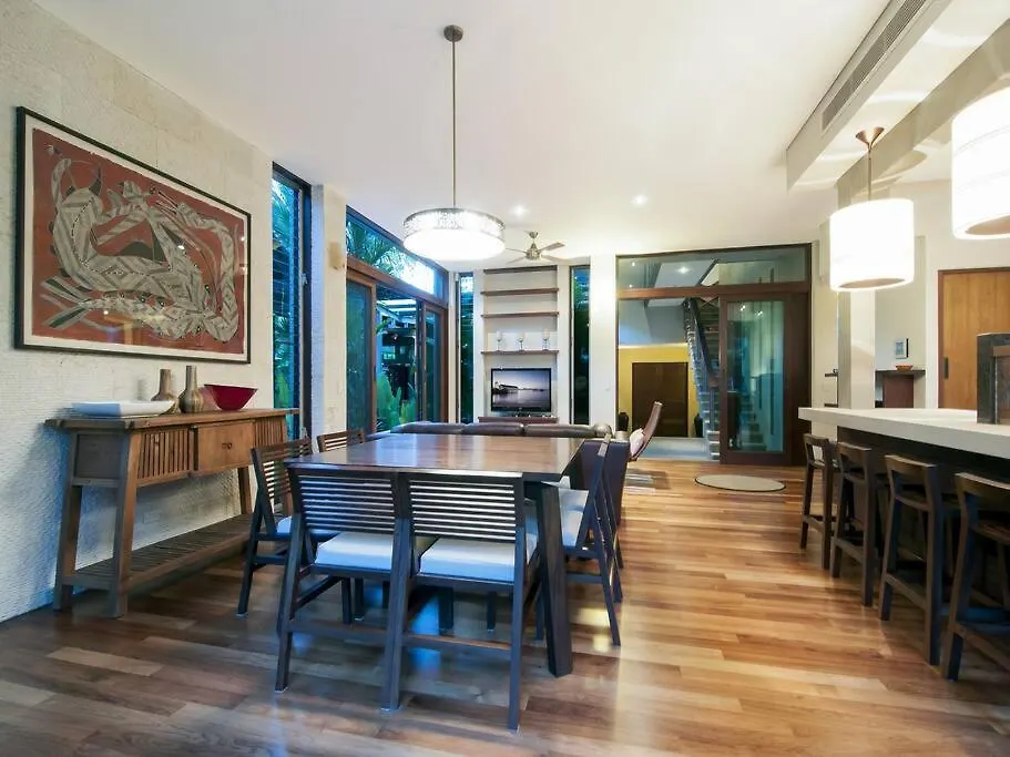 32 Beachfront Mirage - 4 Bedroom Luxury House Port Douglas