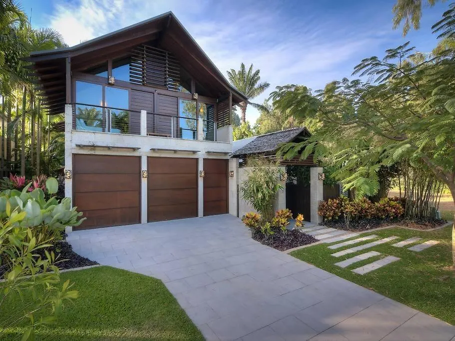 Prázdninový dům 32 Beachfront Mirage - 4 Bedroom Luxury House Port Douglas